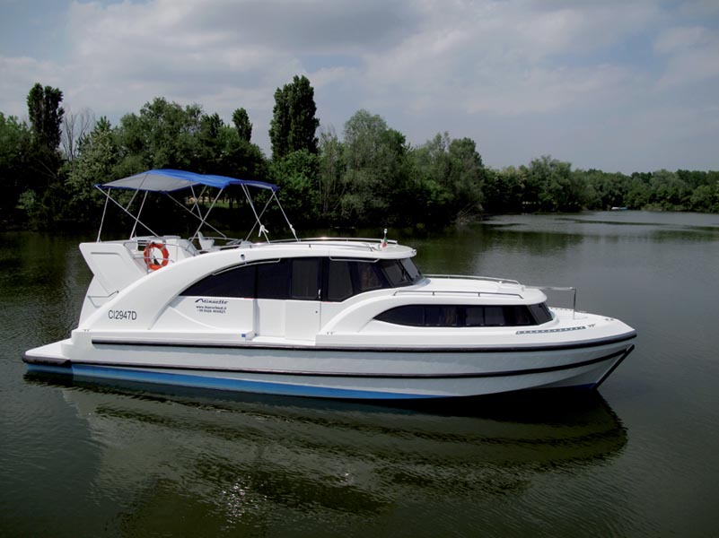 Minuetto6+ - River boat hire Italy & Boat hire in Italy Veneto Casale Sul Sile 3