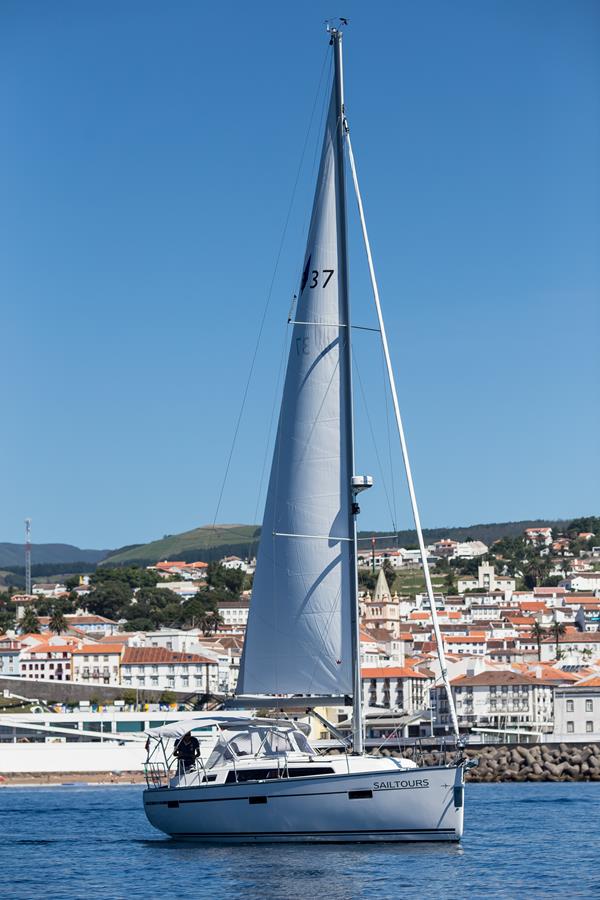 Bavaria 37 cruiser - Yacht Charter The Azores & Boat hire in Portugal The Azores Terceira Angra do Heriosmo Marina d`Angra 4