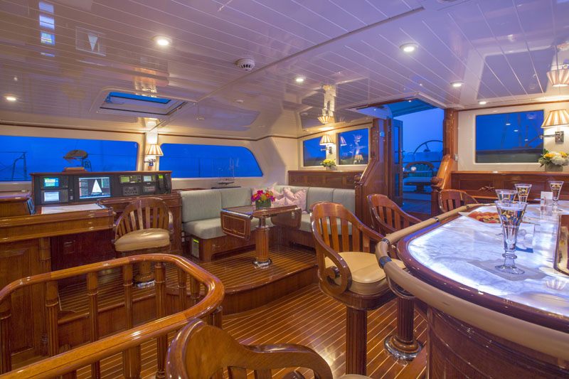 whisper - Luxury yacht charter St Martin & Boat hire in Caribbean 4