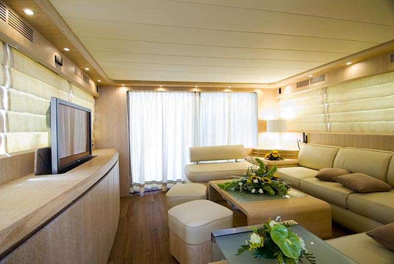 yakos (2) - Yacht Charter Cogolin & Boat hire in Fr. Riviera & Tyrrhenian Sea 6