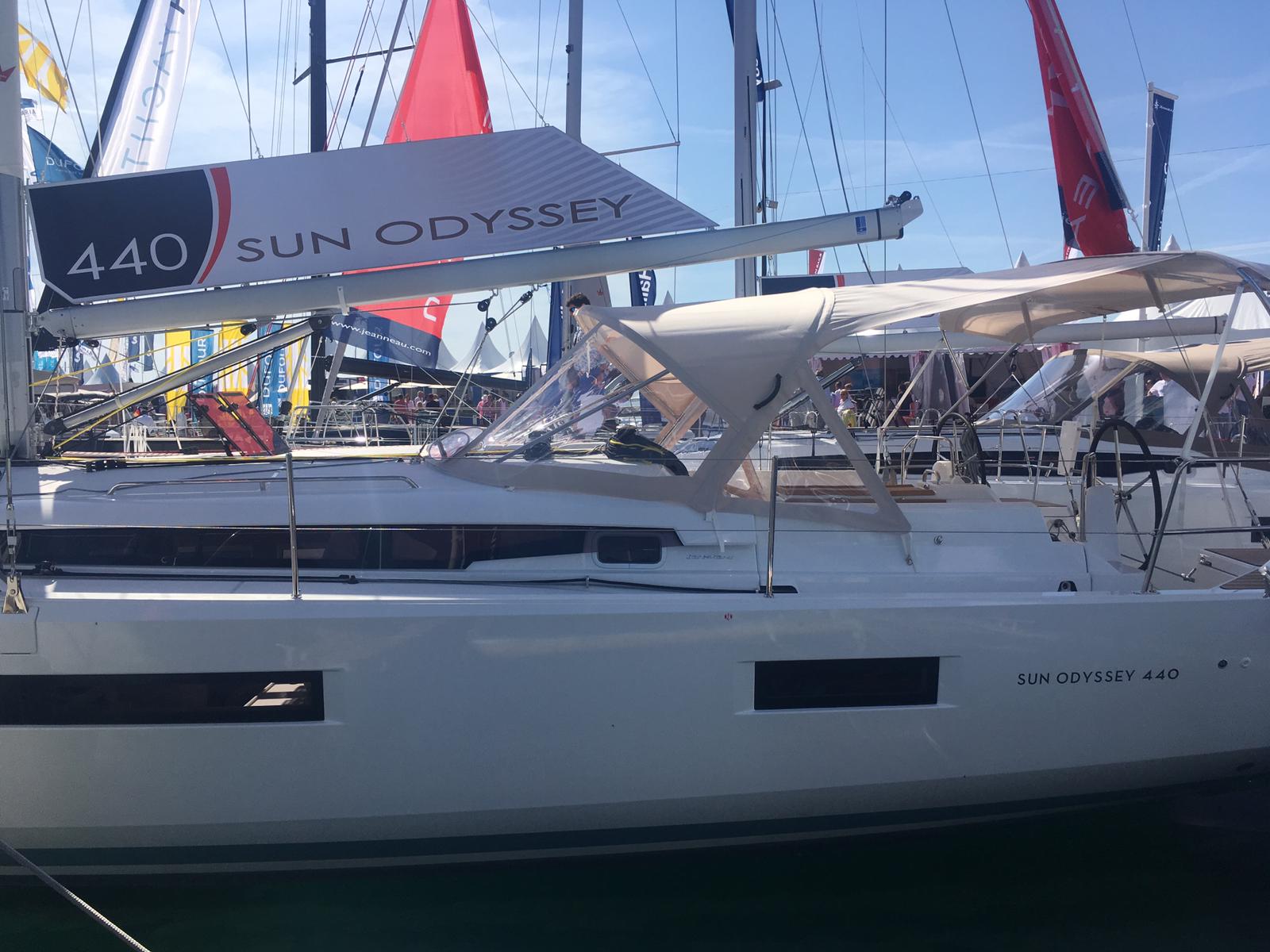 Sun Odyssey 440 - Yacht Charter San Vincenzo & Boat hire in Italy San Vincenzo Marina di San Vincenzo 6