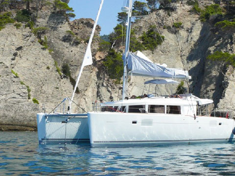 lagoon 450 (2014) equipped with generator, a/c (saloon)