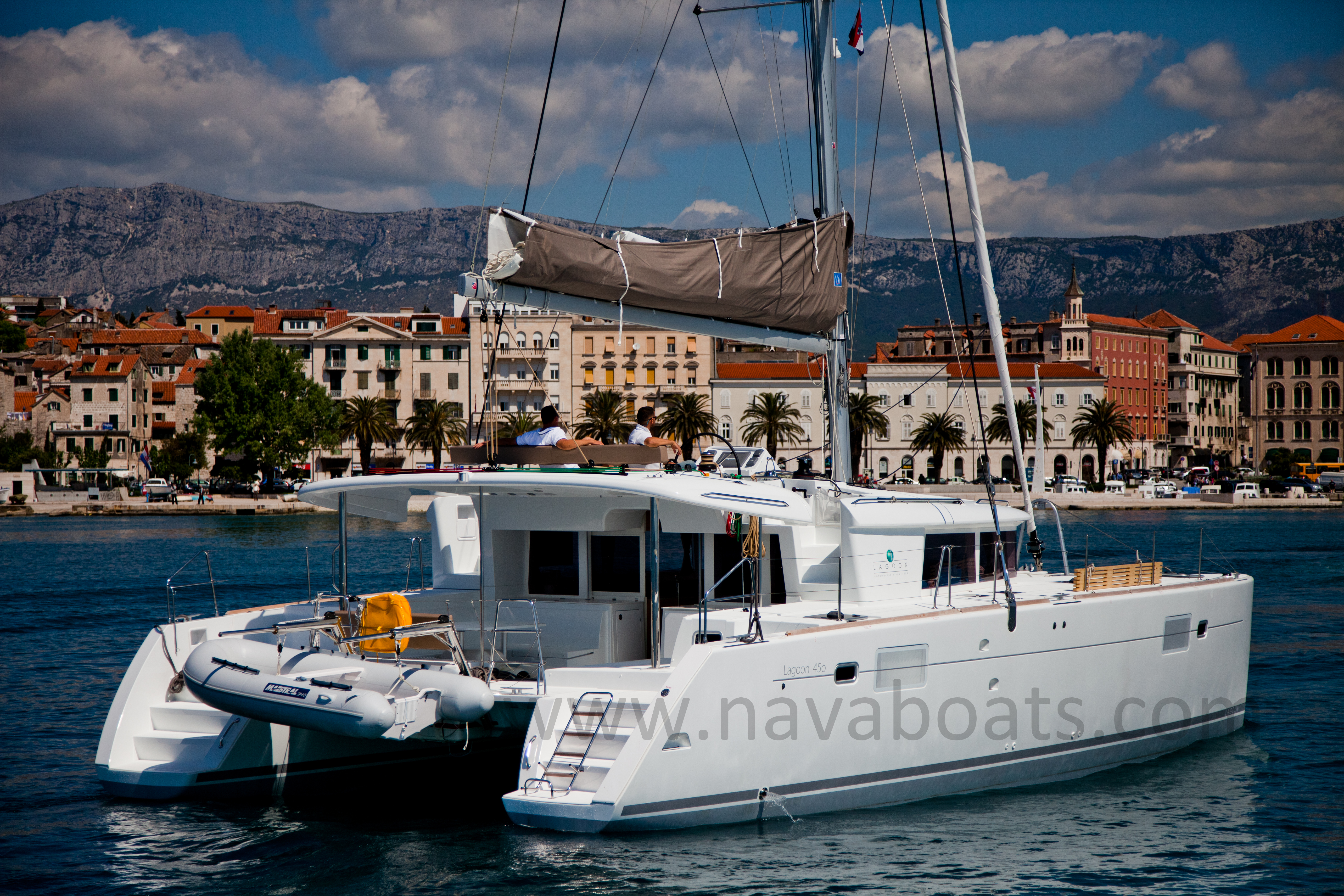 lagoon 450 (2014) equipped with generator, a/c (saloon)