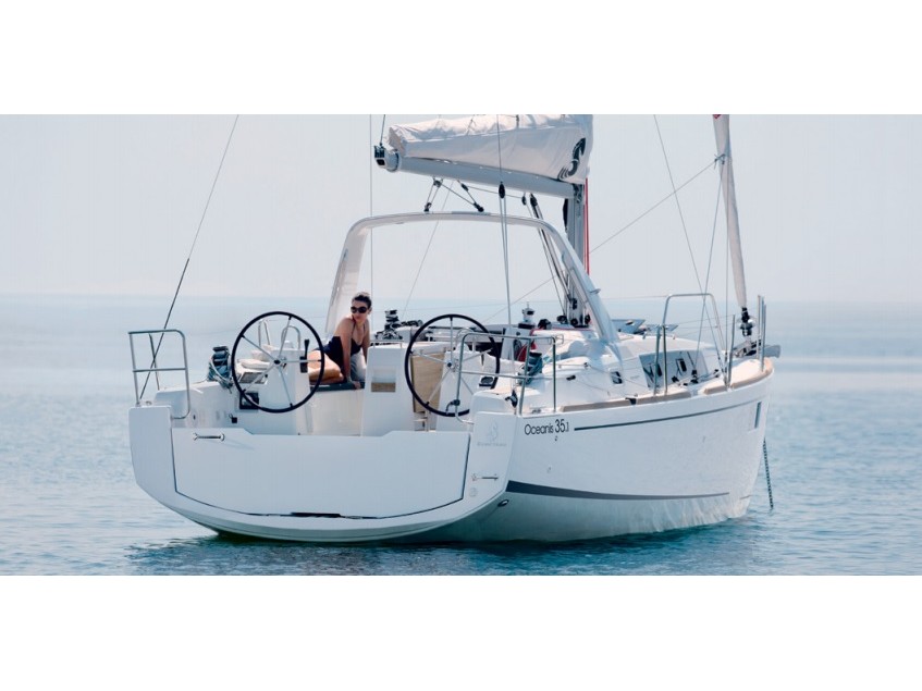 Oceanis 35.1 - Yacht Charter Tuscany & Boat hire in Italy Tuscany Castiglioncello Marina Cala de' Medici 1