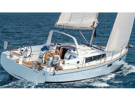 Oceanis 38.1 - Yacht Charter Tuscany & Boat hire in Italy Tuscany Castiglioncello Marina Cala de' Medici 1