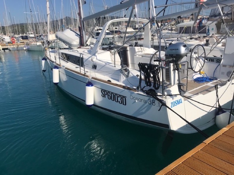 Oceanis 38.1 - Yacht Charter Tuscany & Boat hire in Italy Tuscany Castiglioncello Marina Cala de' Medici 2