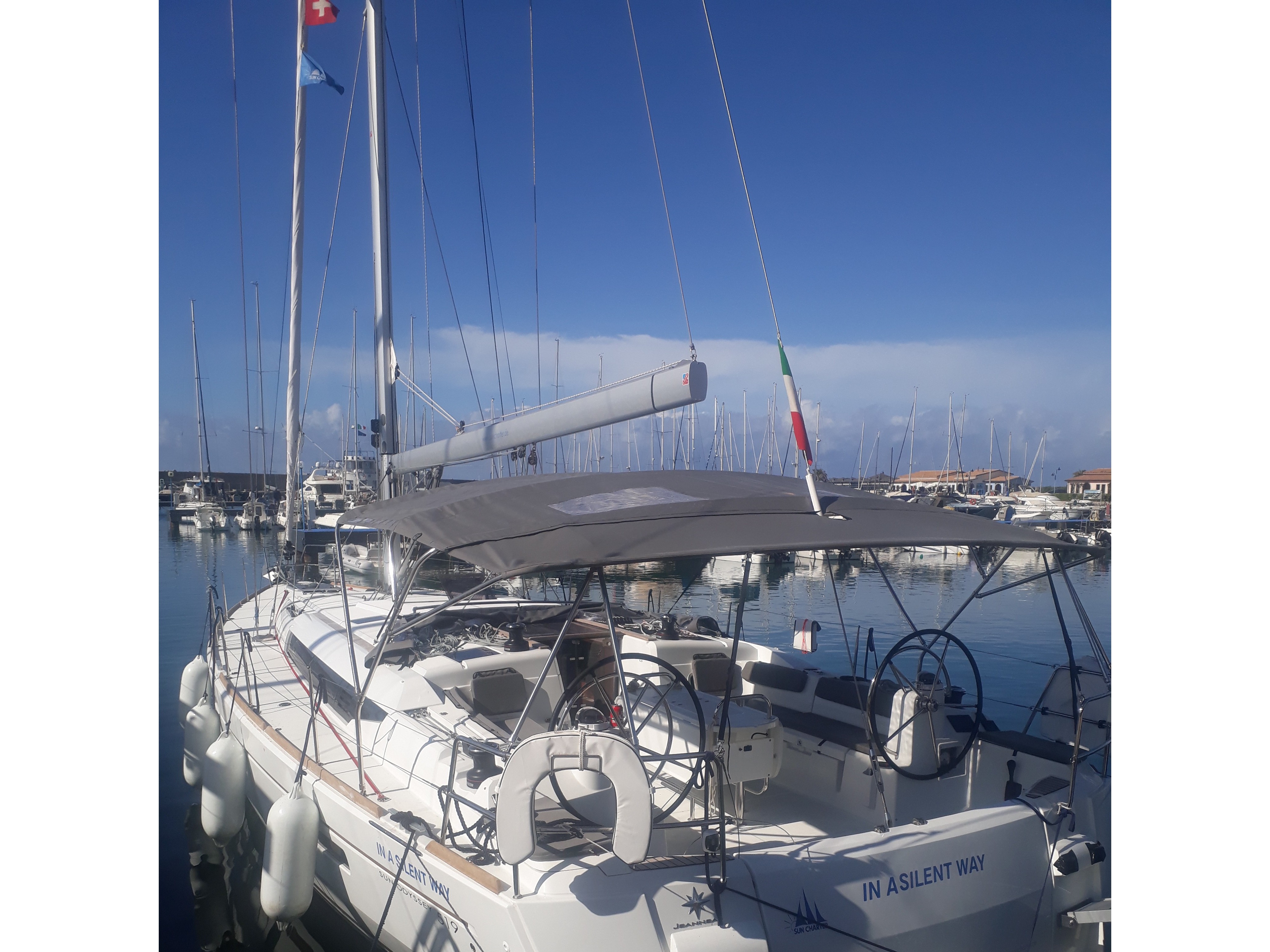 Sun Odyssey 519 - Yacht Charter Tropea & Boat hire in Italy Tropea Porto di Tropea 3