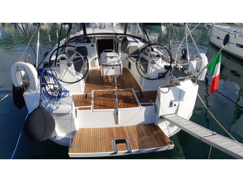 Sun Odyssey 519 - Yacht Charter Tropea & Boat hire in Italy Tropea Porto di Tropea 4