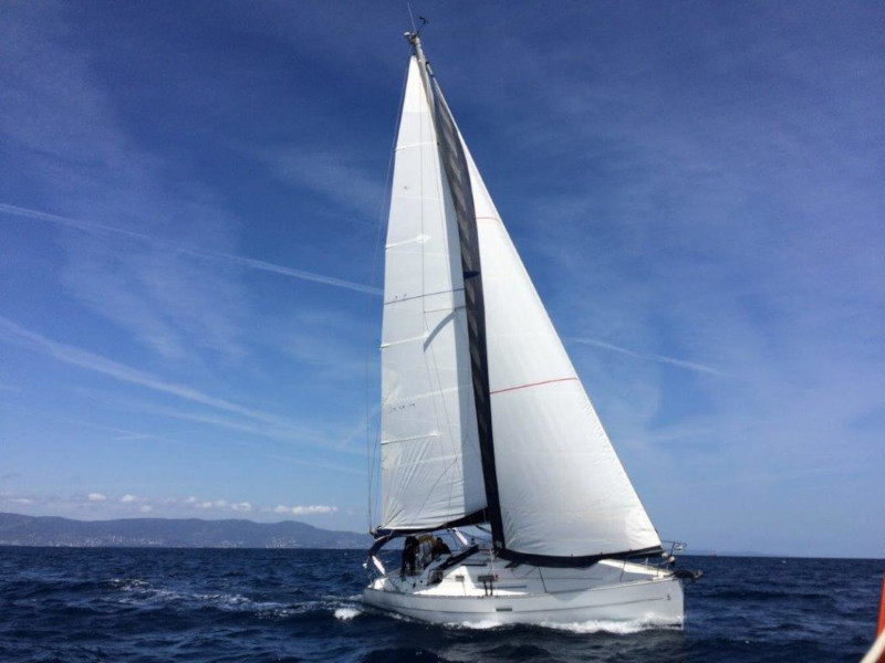 Oceanis 41 - Yacht Charter French Riviera & Boat hire in France French Riviera Bormes-les-Mimosas Port de Bormes-les-Mimosas 4