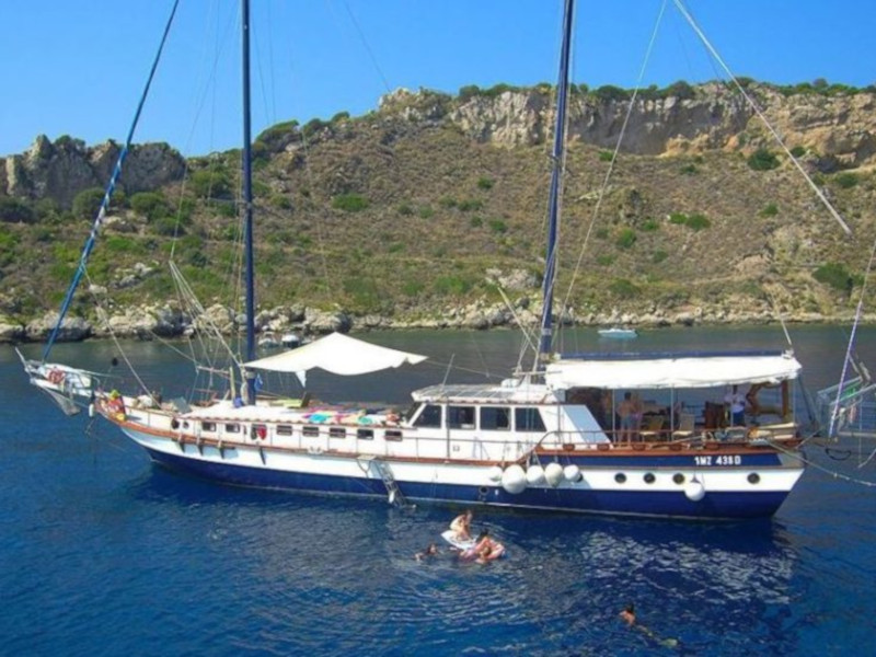 Gulet - Motor Boat Charter Sicily & Boat hire in Italy Sicily Aeolian Islands Milazzo Porto Santa Maria Maggiore 4