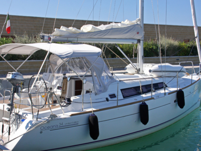 Oceanis 34 - Yacht Charter San Vincenzo & Boat hire in Italy San Vincenzo Marina di San Vincenzo 2