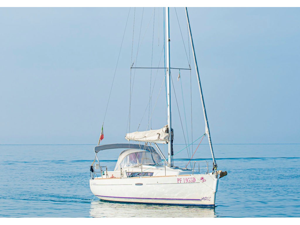 Oceanis 34 - Yacht Charter San Vincenzo & Boat hire in Italy San Vincenzo Marina di San Vincenzo 1