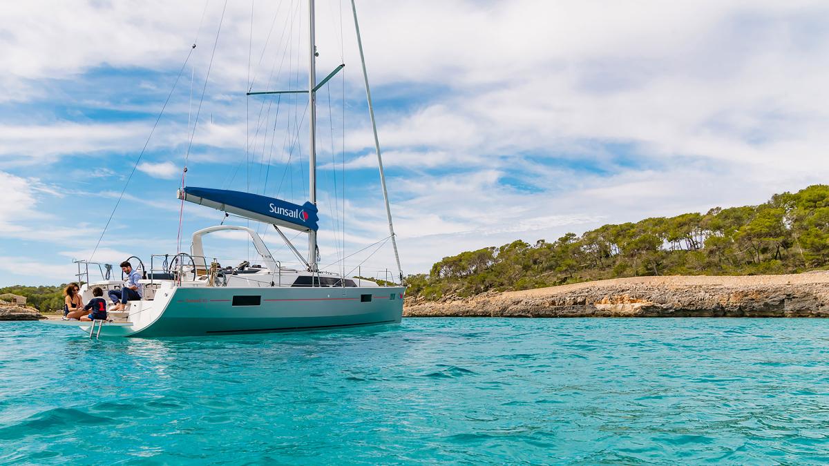 Oceanis 411 - Sailboat Charter Martinique & Boat hire in Martinique Le Marin Marina du Marin 6