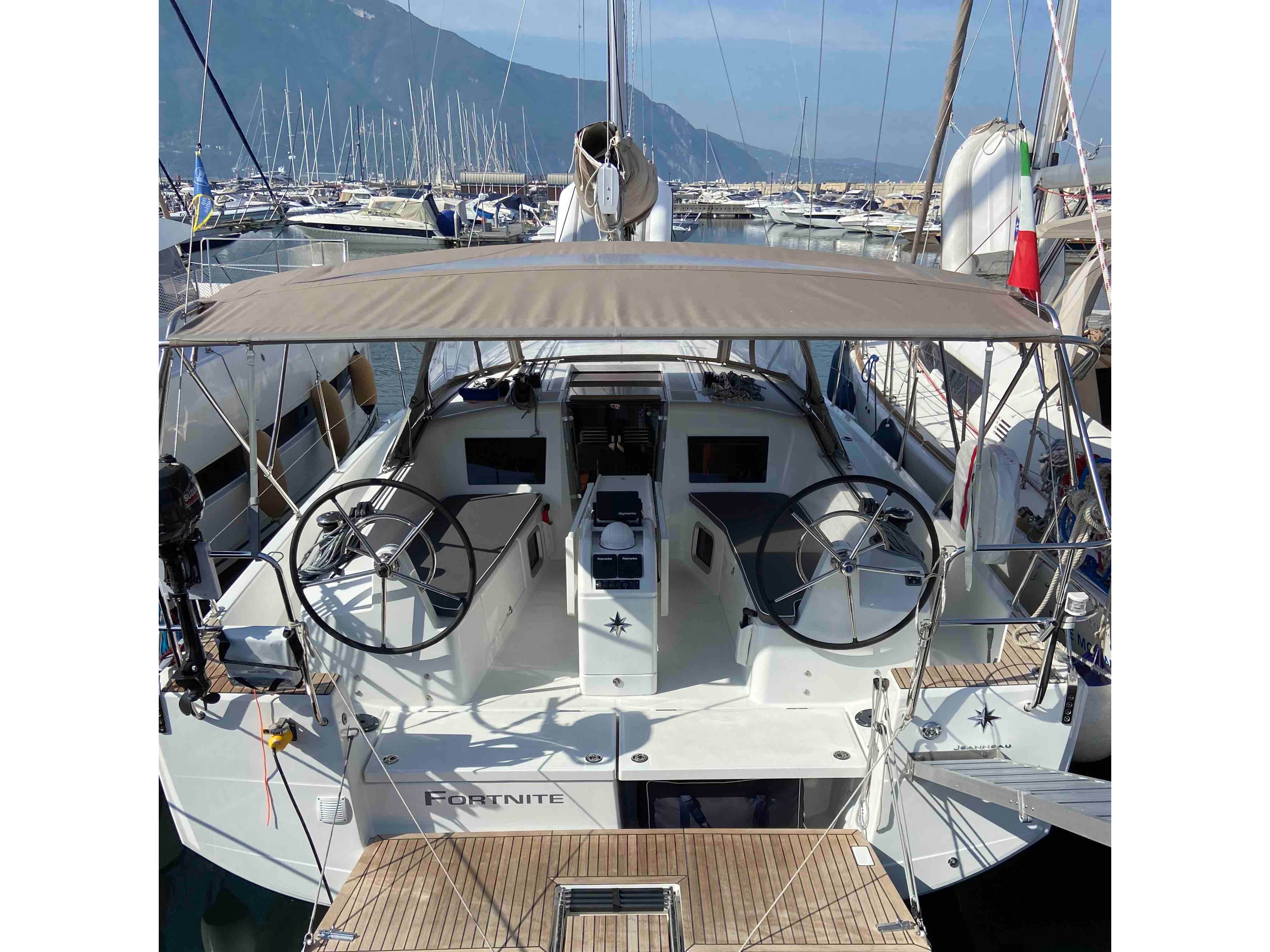 Sun Odyssey 410 - Yacht Charter Castellammare di Stabia & Boat hire in Italy Campania Bay of Naples Castellammare di Stabia Marina di Stabia 1