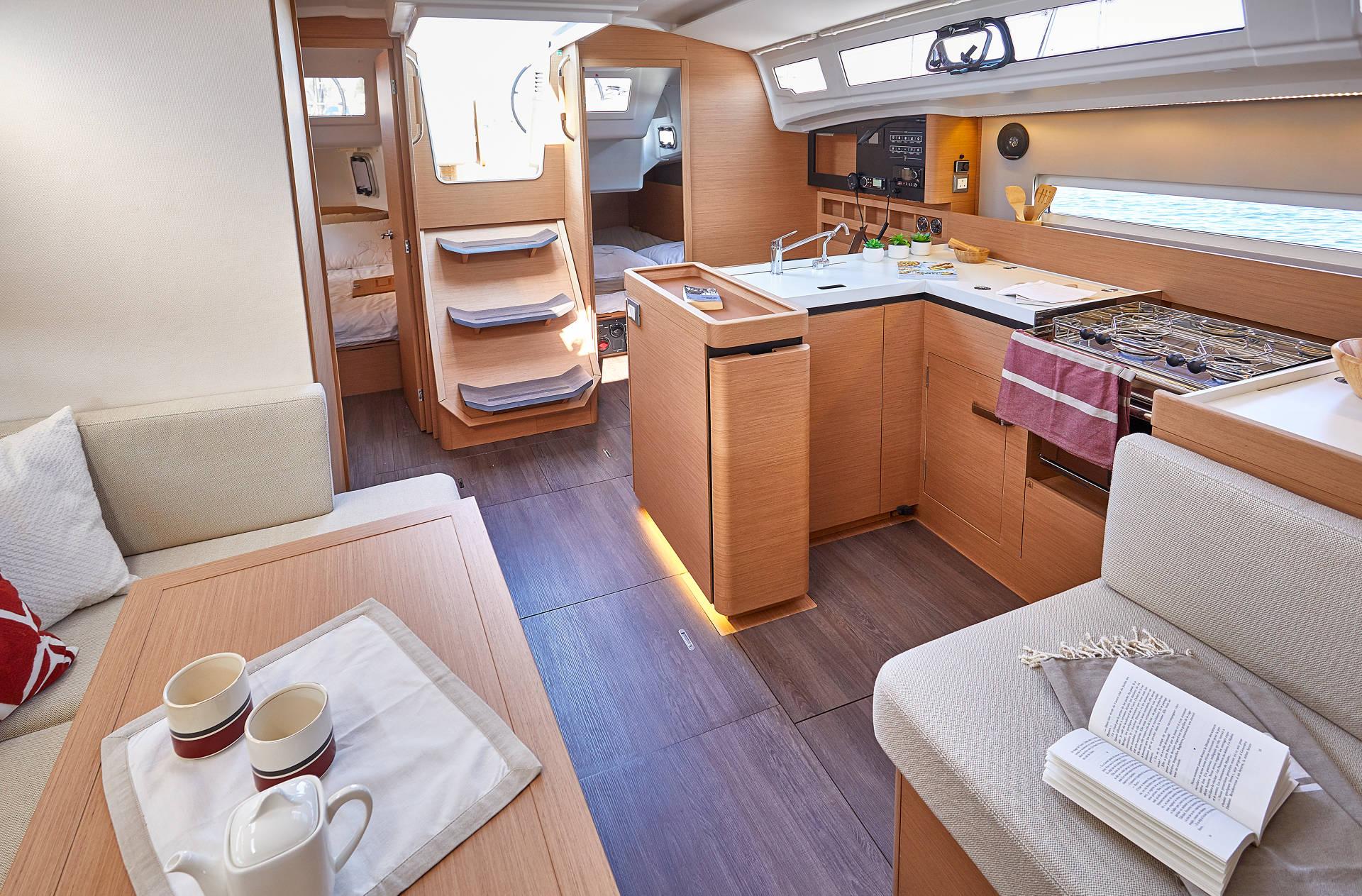 Sun Odyssey 410 - Yacht Charter Piombino & Boat hire in Italy Tuscany Piombino Salivoli 4