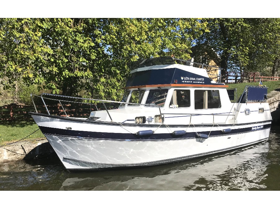 Husky Dane - Motor Boat Charter Sweden & Boat hire in Sweden Motala Motala Harbour 1