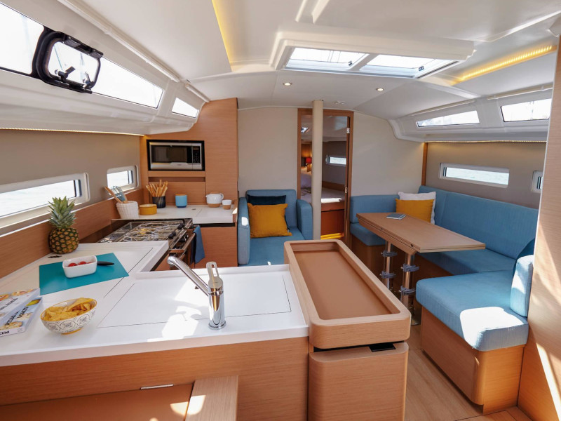 Sun Odyssey 410 - Yacht Charter Tropea & Boat hire in Italy Tropea Porto di Tropea 4