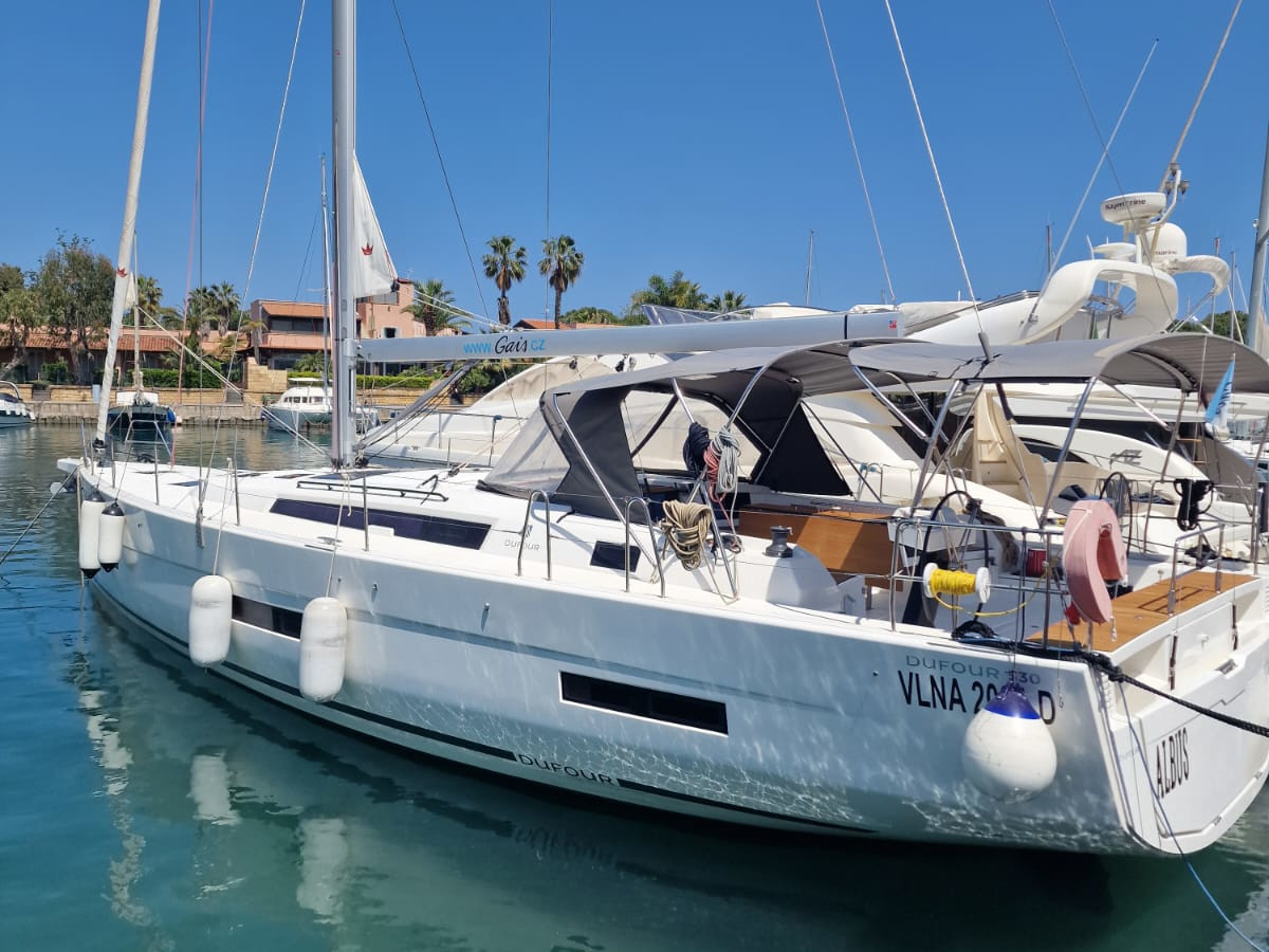 Dufour 530 - Location de Yachts en Italie & Boat hire in Italy Sicily Aeolian Islands Furnari Marina Portorosa 2