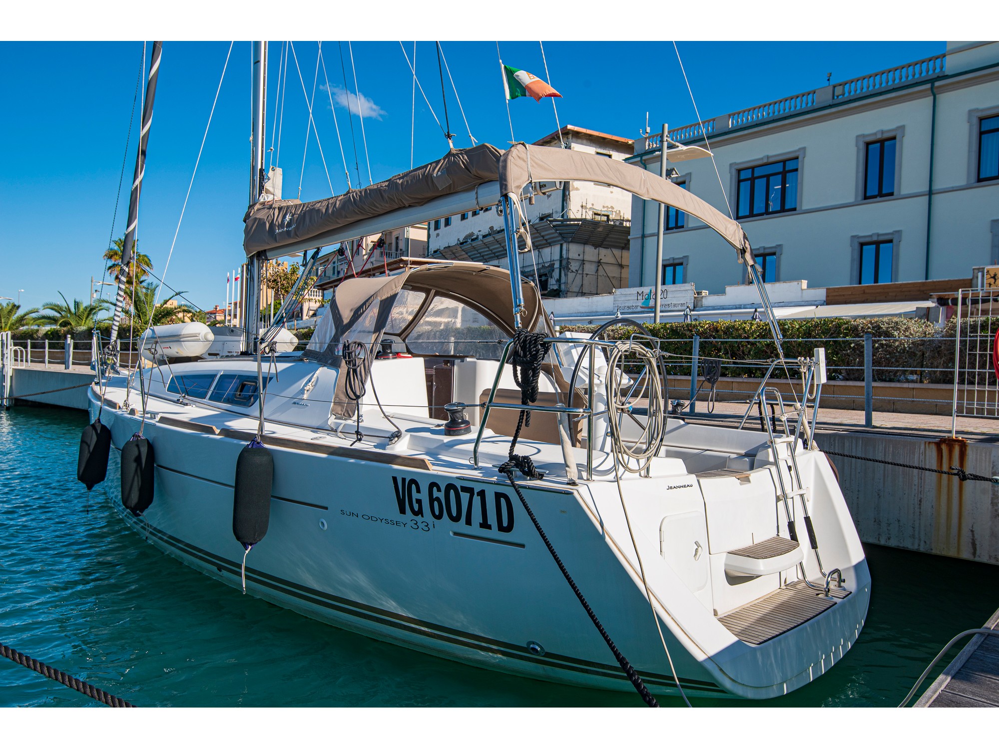 Sun Odyssey 33i - Yacht Charter San Vincenzo & Boat hire in Italy San Vincenzo Marina di San Vincenzo 2