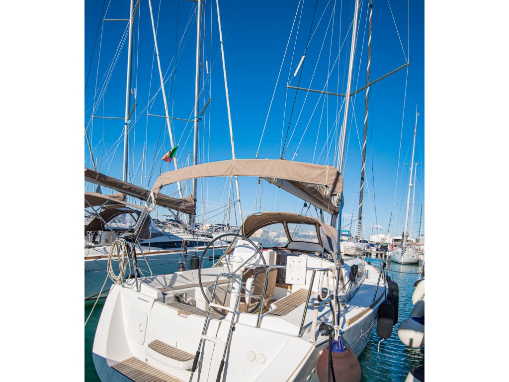 Sun Odyssey 33i - Yacht Charter San Vincenzo & Boat hire in Italy San Vincenzo Marina di San Vincenzo 3