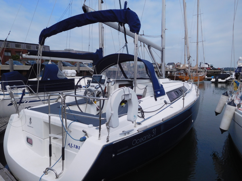 Oceanis 31 - Yacht Charter Poole & Boat hire in United Kingdom England Poole Poole Quay Boat Haven 1