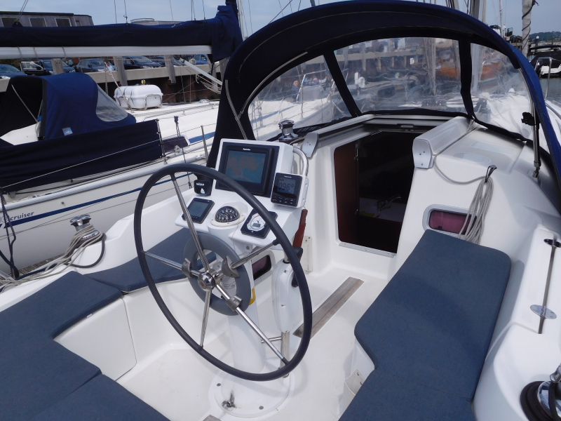 Oceanis 31 - Yacht Charter Poole & Boat hire in United Kingdom England Poole Poole Quay Boat Haven 3