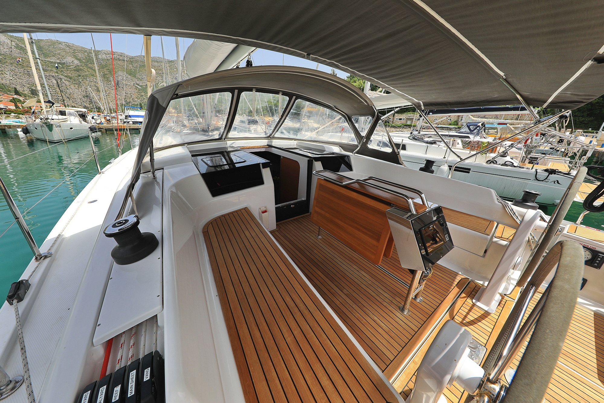 Hanse 418 - 3 cab. - Yacht Charter Komolac & Boat hire in Croatia Dubrovnik-Neretva Dubrovnik Komolac ACI Marina Dubrovnik 6