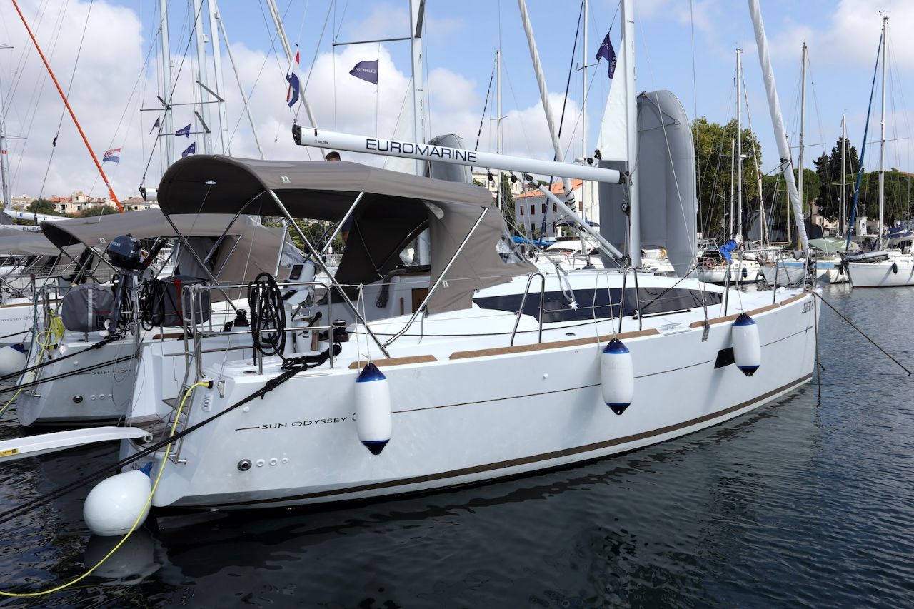 Sun Odyssey 319 - Yacht Charter Pula & Boat hire in Croatia Istria and Kvarner Gulf Pula Pula ACI Marina Pula 3