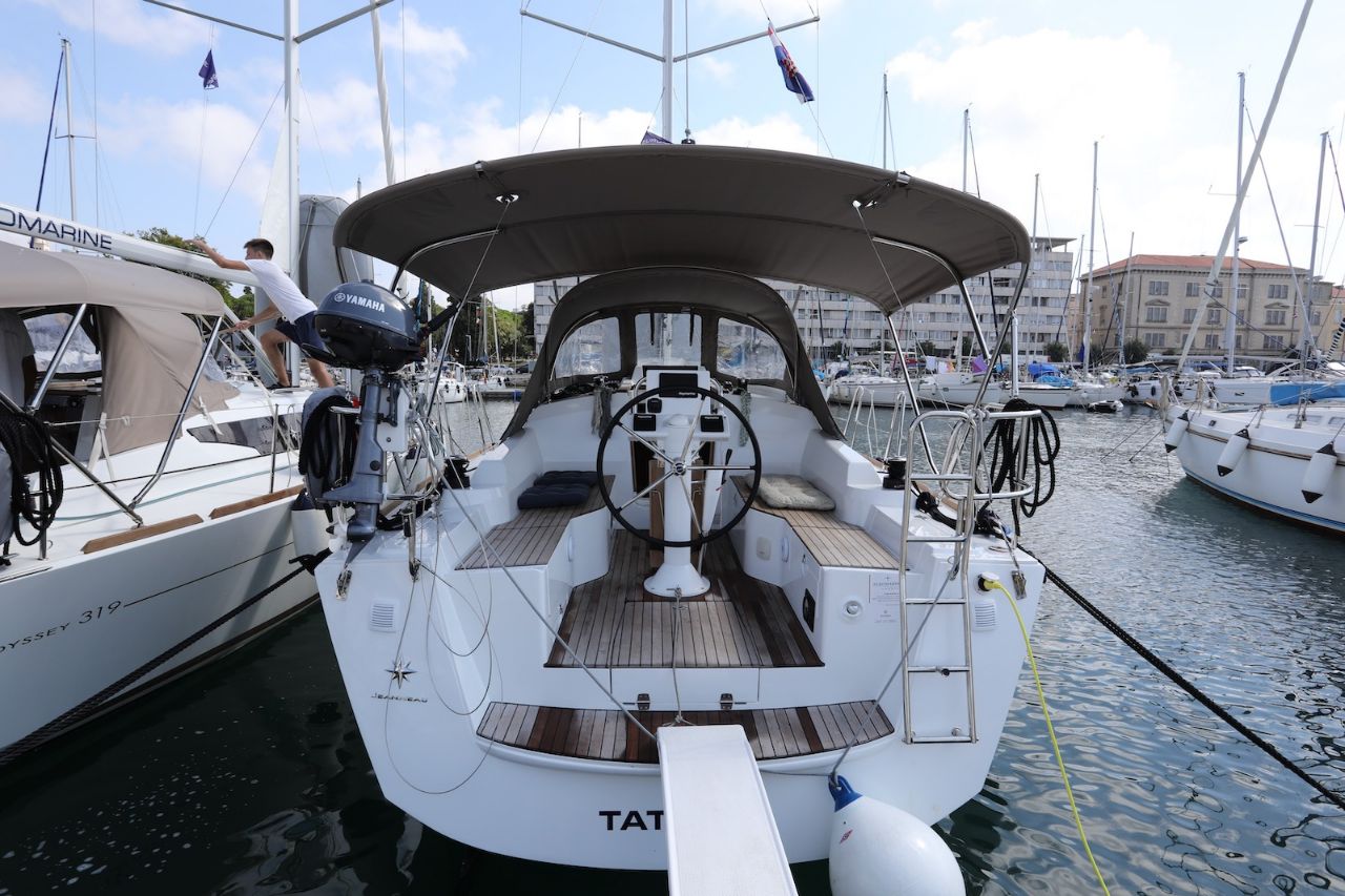 Sun Odyssey 319 - Yacht Charter Pula & Boat hire in Croatia Istria and Kvarner Gulf Pula Pula ACI Marina Pula 4