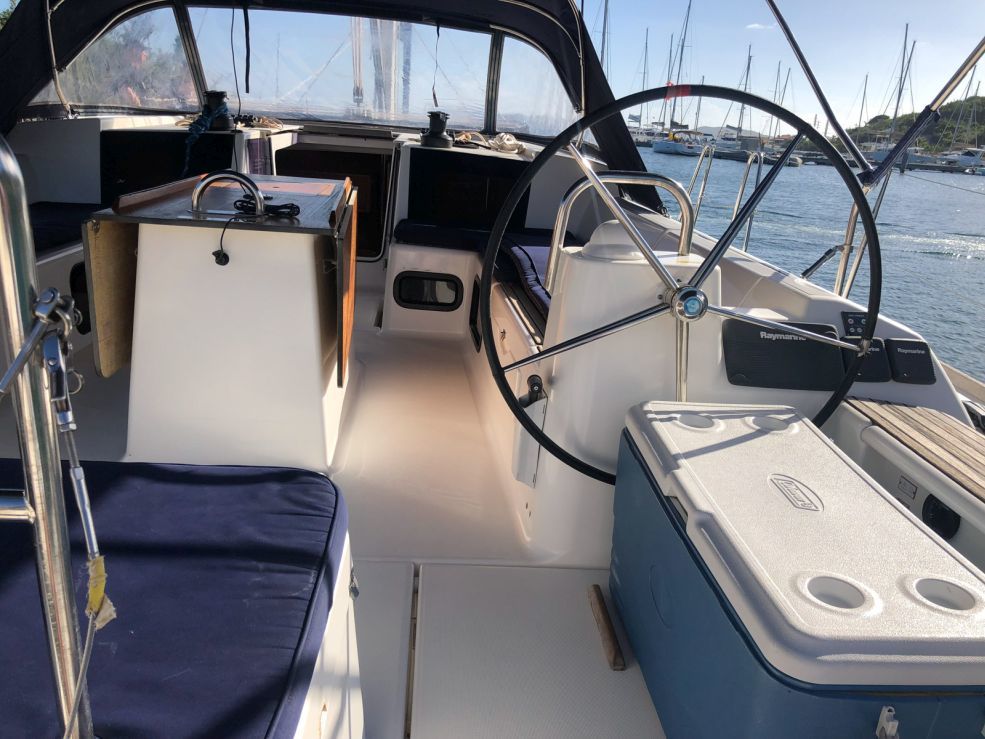 Dufour 500 GL - 5 cab. - Sailboat Charter Guadeloupe & Boat hire in Guadeloupe Pointe a Pitre Marina de Bas du Fort 4