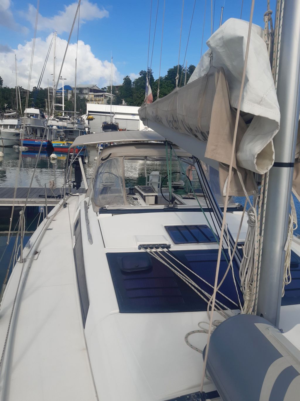 Dufour 390 GL - Sailboat Charter Guadeloupe & Boat hire in Guadeloupe Pointe a Pitre Marina de Bas du Fort 4