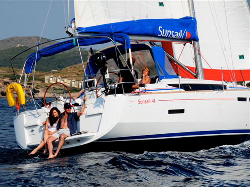 Oceanis 411 - Yacht Charter Procida & Boat hire in Italy Procida Marina di Procida 2