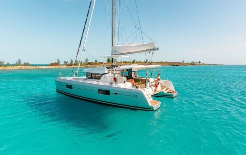 Lagoon 420 - 4 + 1 cab. - Catamaran charter Tortola & Boat hire in British Virgin Islands Tortola Road Town Joma Marina 3