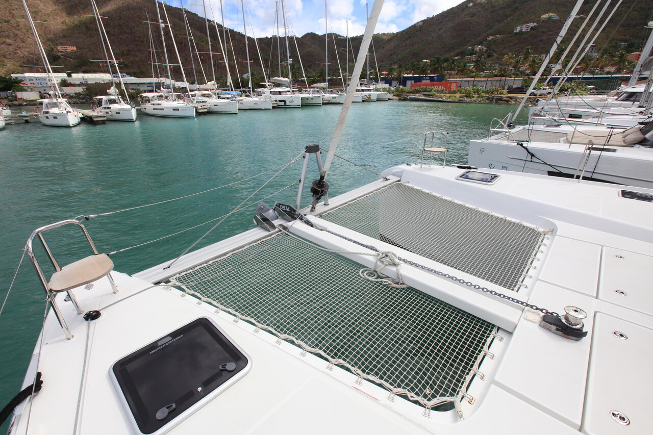 Lagoon 420 - 4 + 1 cab. - Catamaran Charter British Virgin Islands & Boat hire in British Virgin Islands Tortola Road Town Joma Marina 5