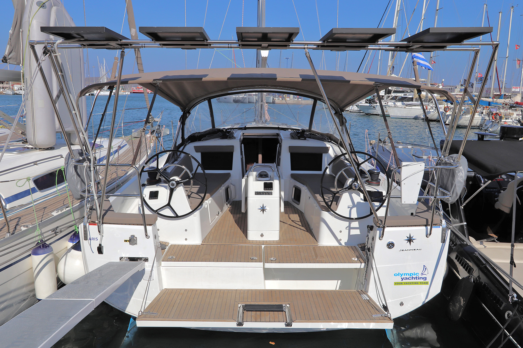 Sun Odyssey 410 - 3 cab. - Yacht Charter Lavrion & Boat hire in Greece Athens and Saronic Gulf Lavrion Lavrion Main Port 4