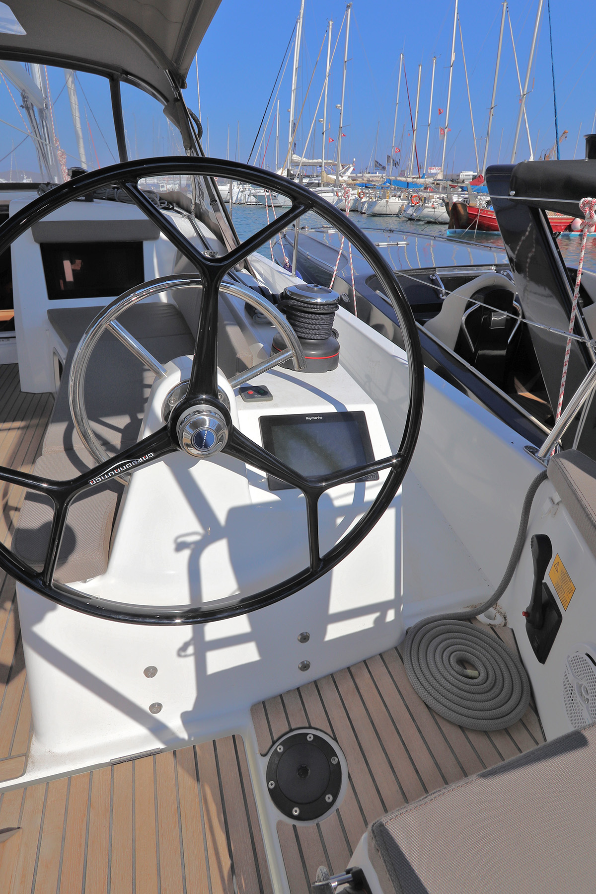 Sun Odyssey 410 - 3 cab. - Yacht Charter Lavrion & Boat hire in Greece Athens and Saronic Gulf Lavrion Lavrion Main Port 5
