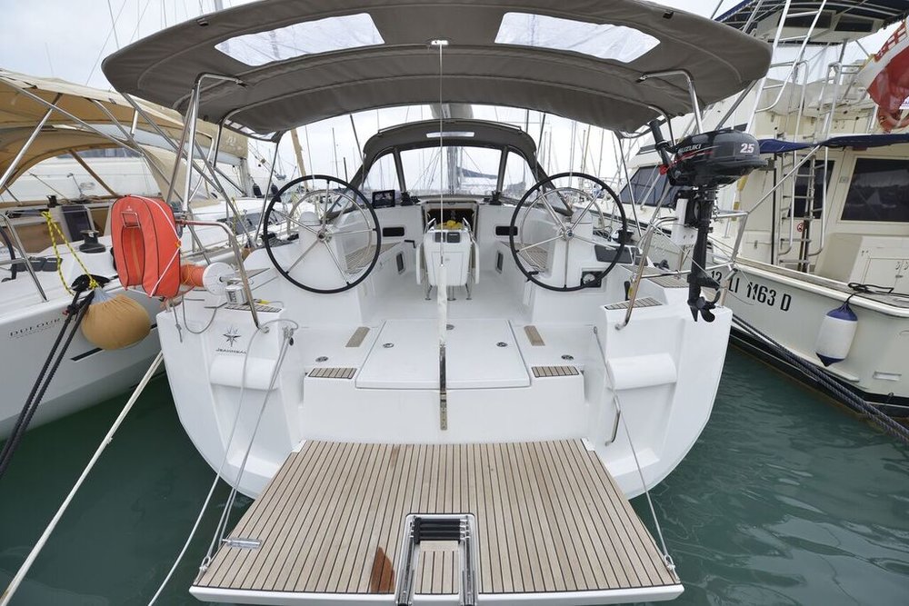 Sun Odyssey 479 - 4 cab. - Yacht Charter Cecina & Boat hire in Italy Tuscany Cecina Porto di Cecina 3