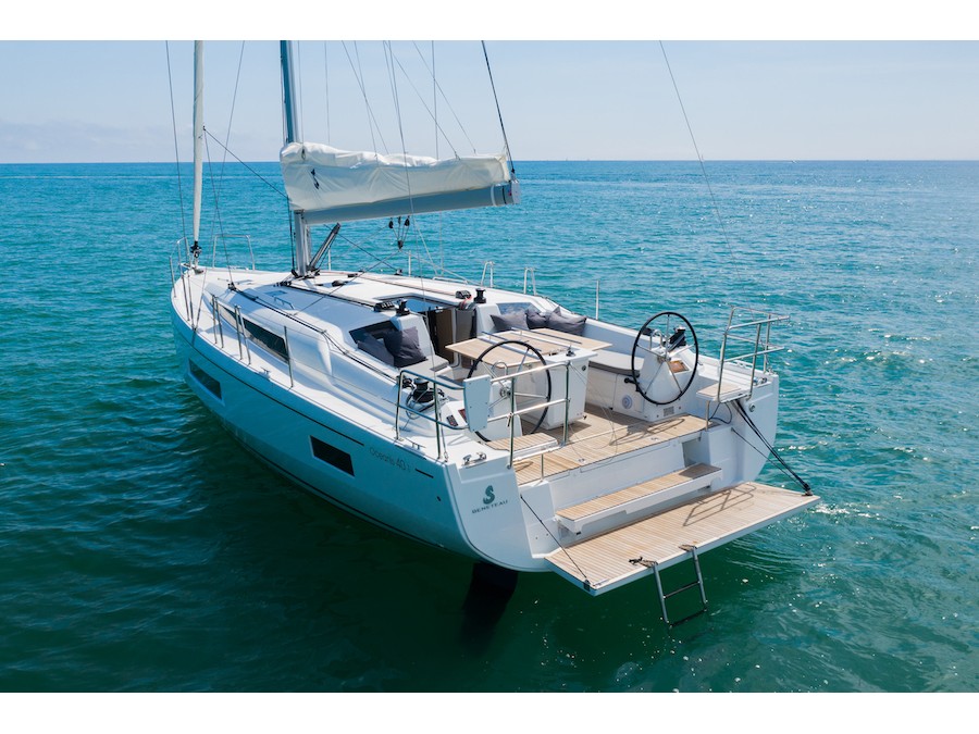 Oceanis 40.1 - Yacht Charter Capo d'Orlando & Boat hire in Italy Sicily Aeolian Islands Capo d'Orlando Capo d'Orlando Marina 1