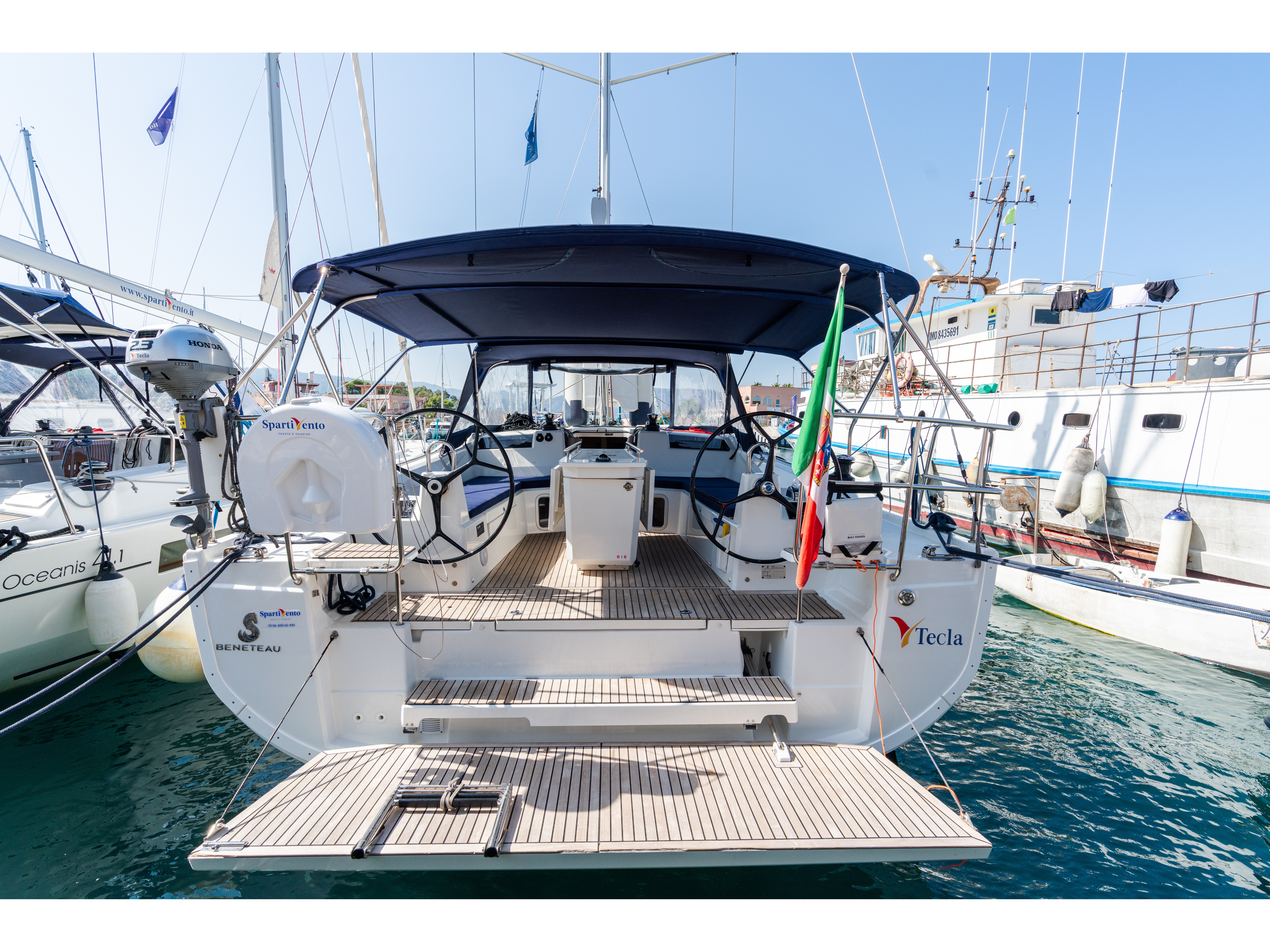 Oceanis 40.1 - Yacht Charter Capo d'Orlando & Boat hire in Italy Sicily Aeolian Islands Capo d'Orlando Capo d'Orlando Marina 2