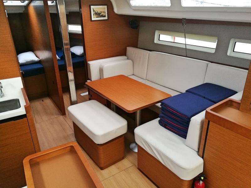 Sun Odyssey 440 - Yacht Charter Piombino & Boat hire in Italy Tuscany Piombino Salivoli 5
