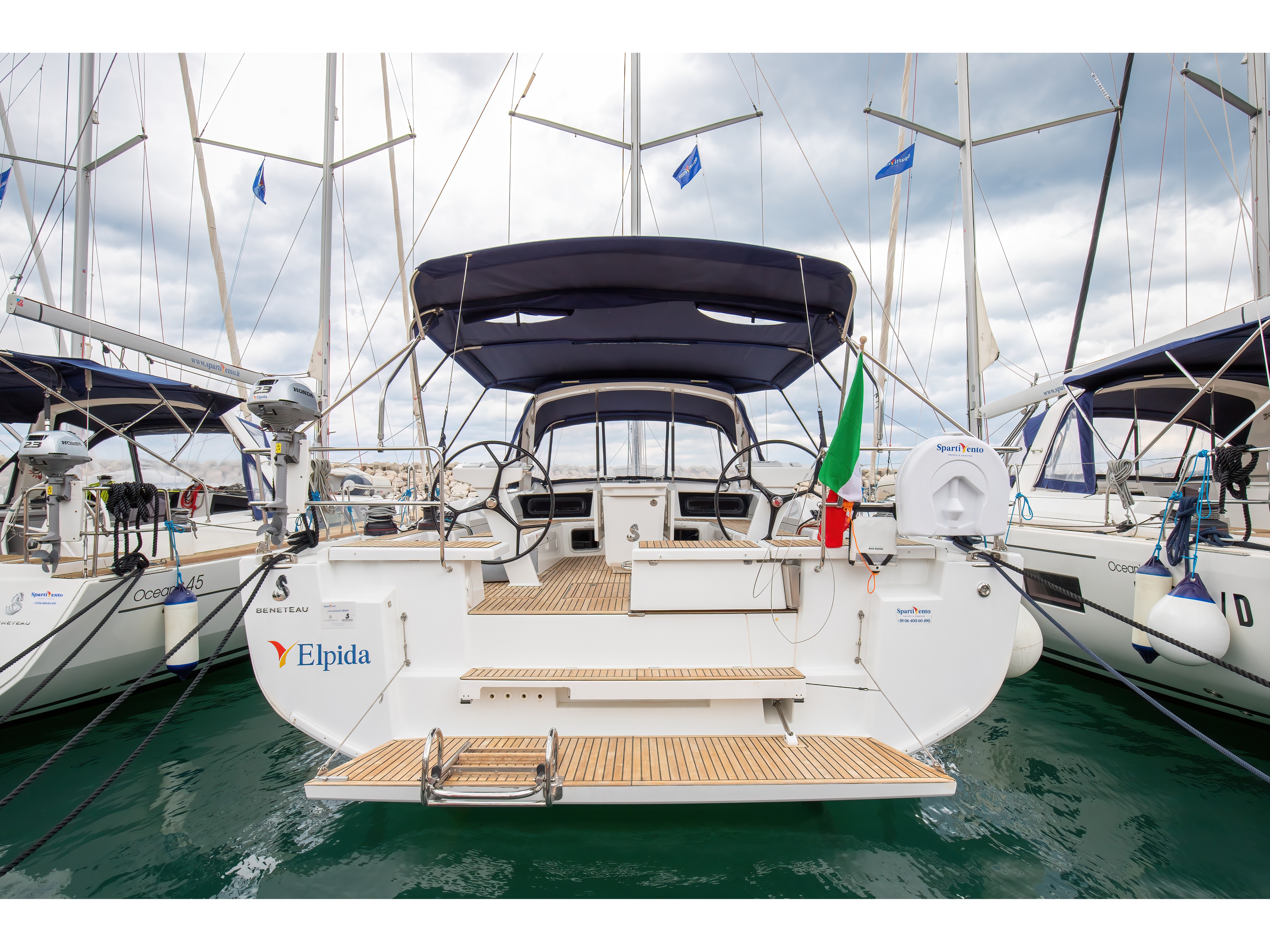 Oceanis 51.1 - Yacht Charter Tuscany & Boat hire in Italy Tuscany Castiglioncello Marina Cala de' Medici 2