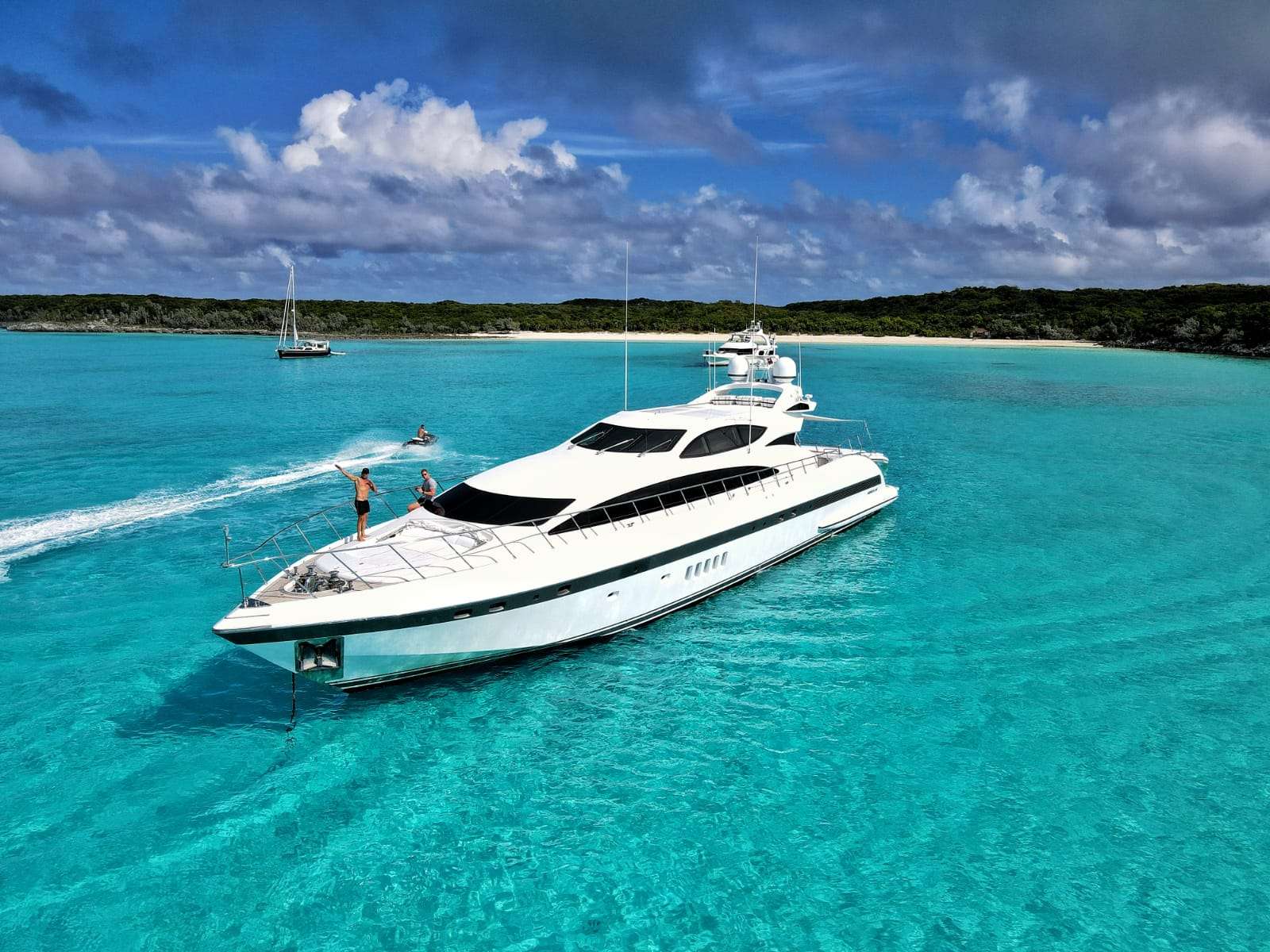 DAYA - Motor Boat Charter USA & Boat hire in Florida & Bahamas 1