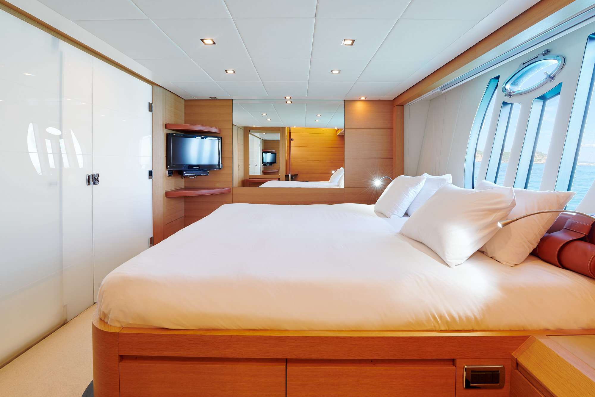 HALLEY - Yacht Charter El Masnou & Boat hire in Balearics & Spain 6