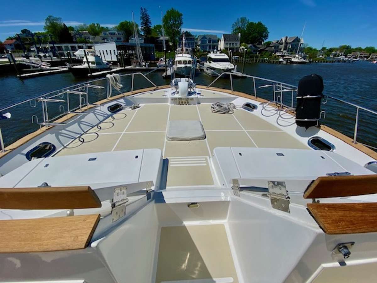 ELLEON - Yacht Charter Lake Champlain & Boat hire in US East Coast & Bahamas 3