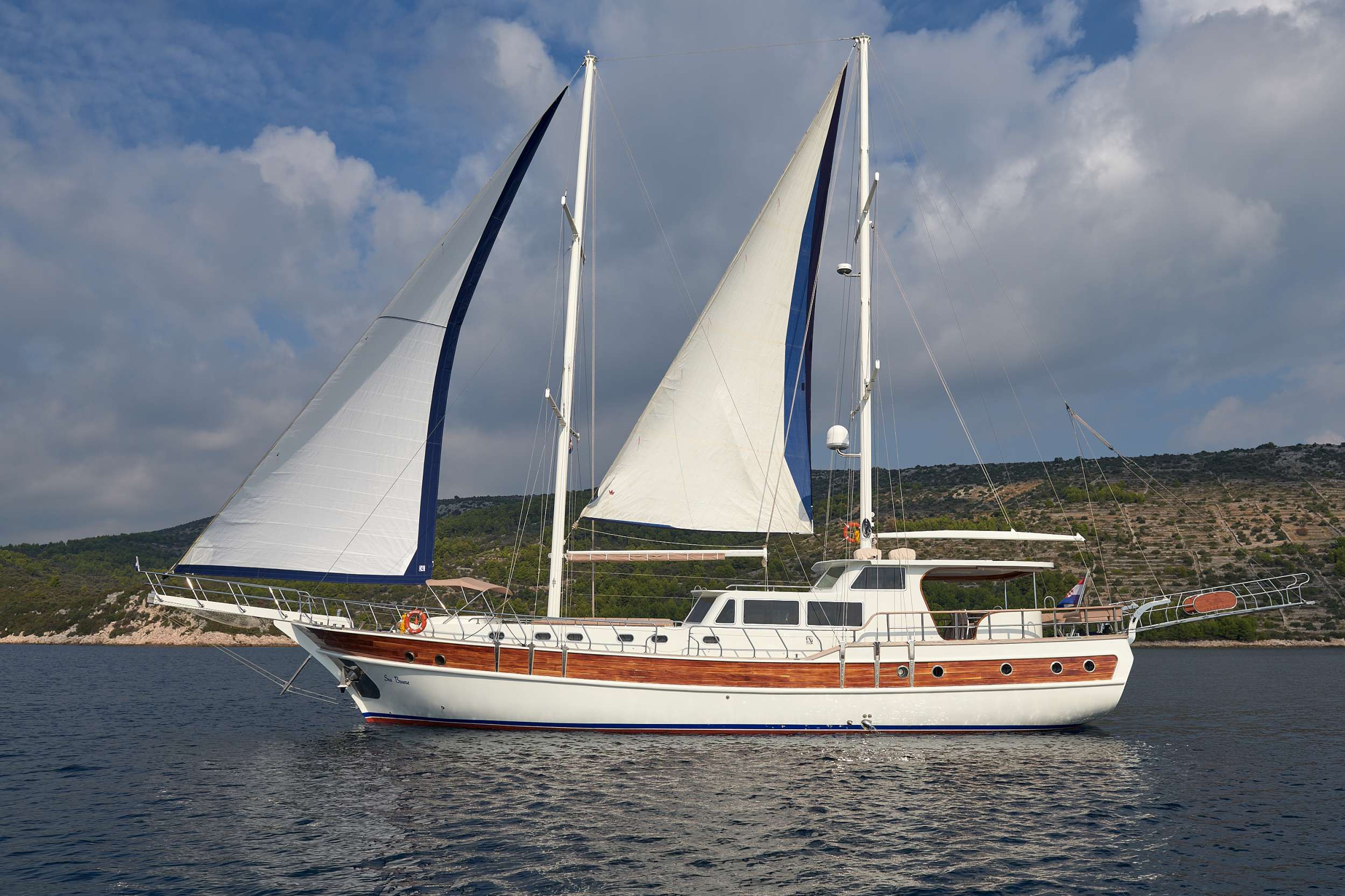 SEA BREEZE - Yacht Charter Jezera & Boat hire in Croatia 1