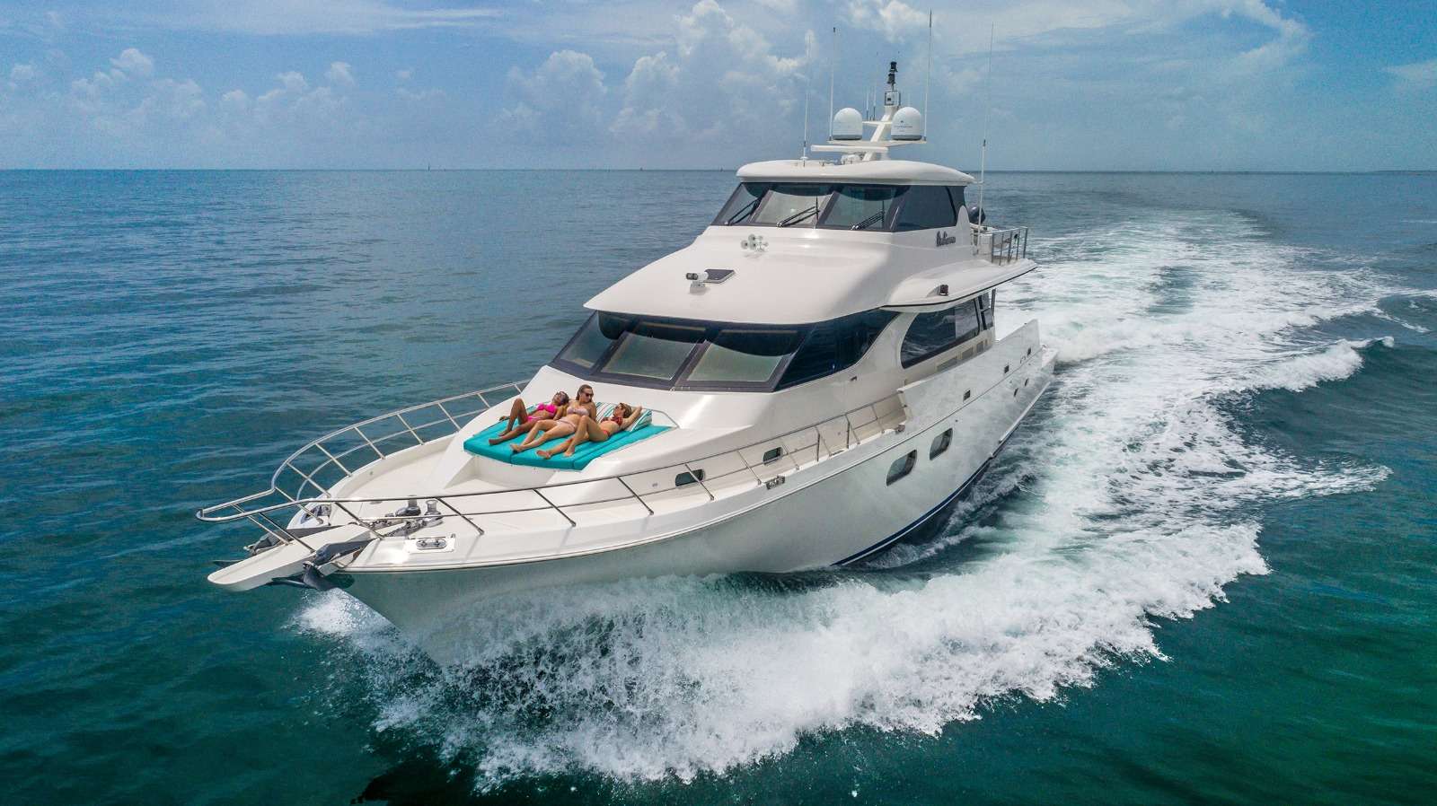 ANDIAMO - Motor Boat Charter USA & Boat hire in Florida & Bahamas 1