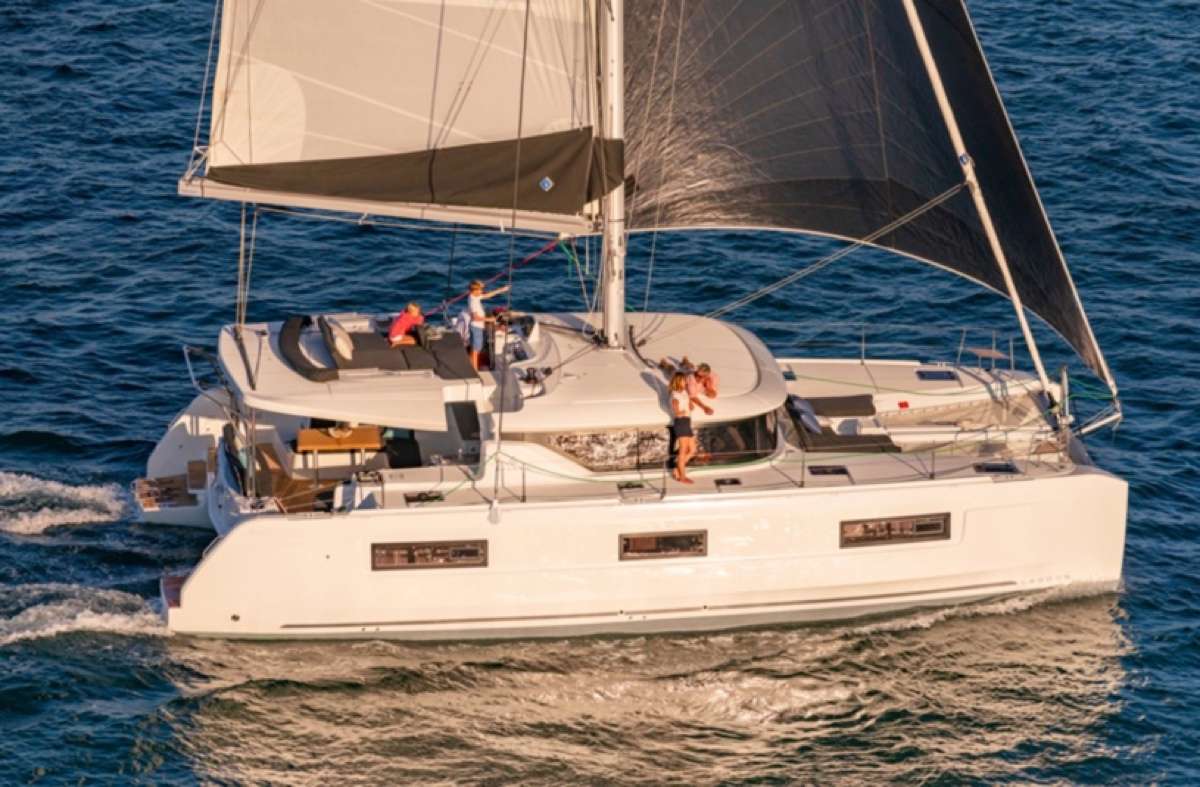 CELAVIE - Yacht Charter Sea Cow Bay & Boat hire in Caribbean 1