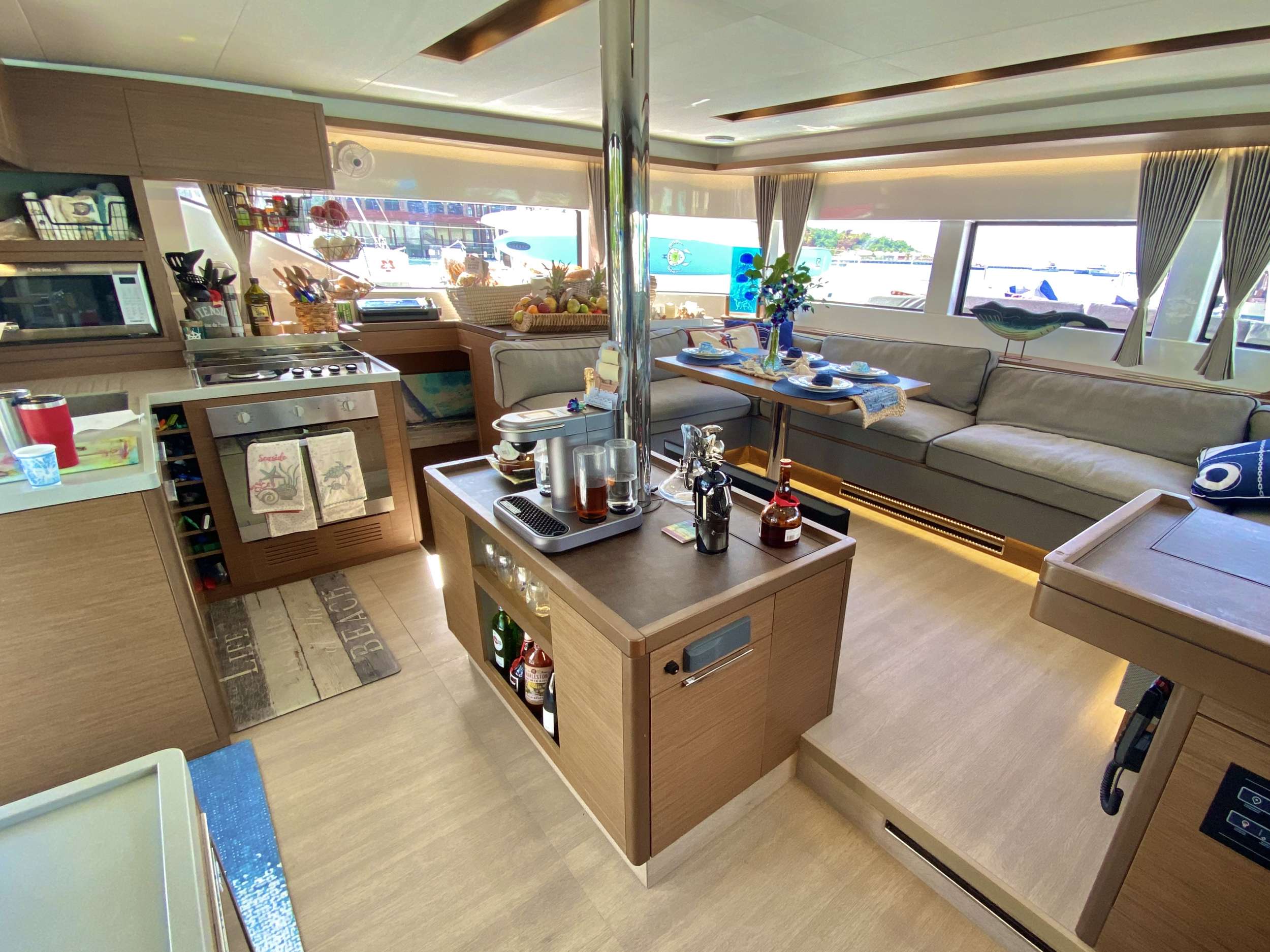 NAUTI CAT - Luxury yacht charter Bahamas & Boat hire in Bahamas 3