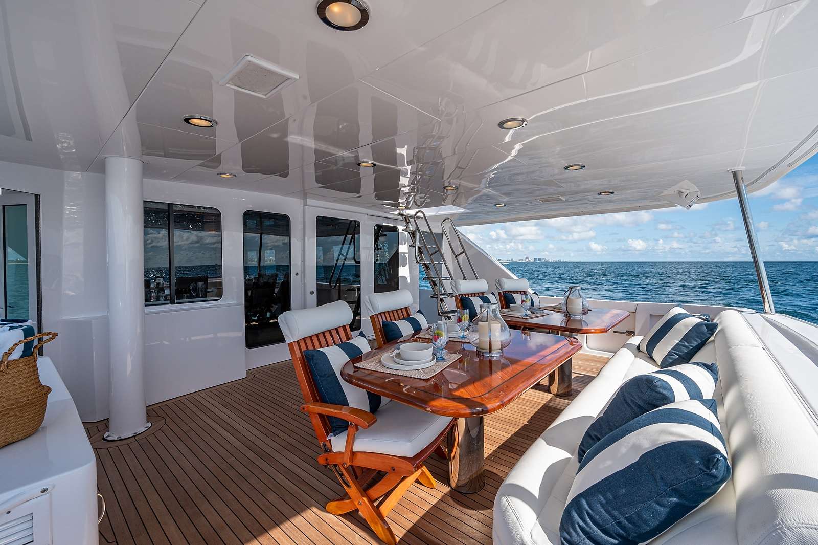 MAGNUM RIDE - Yacht Charter Lake Champlain & Boat hire in US East Coast & Bahamas 4