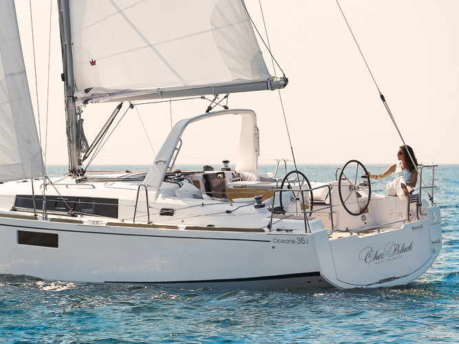 Oceanis 35.1 - Yacht Charter Taranto & Boat hire in Italy Taranto Molo Sant'Eligio 1